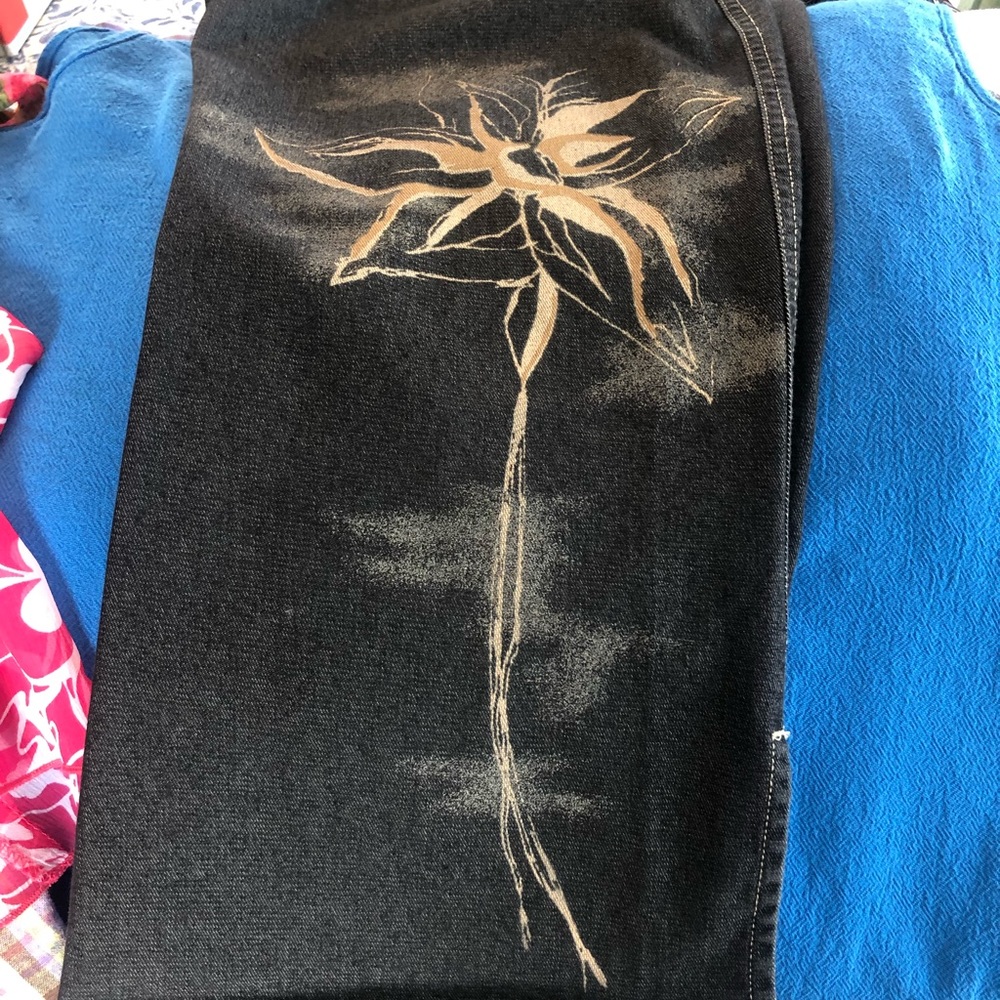BLACK DENIM CAPRIS - Picture 2 of 10